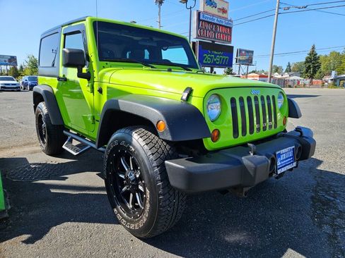 Used 2012 Jeep Wrangler Sahara w/ Connectivity Group AWD/4WD image 6