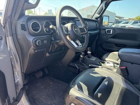 Used 2023 Jeep Wrangler Unlimited Sahara w/ Cold Weather Group AWD/4WD image 18
