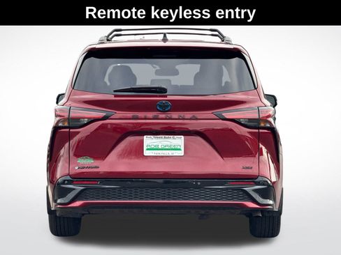 Used 2025 Toyota Sienna XSE w/ XSE Premium Package image 5