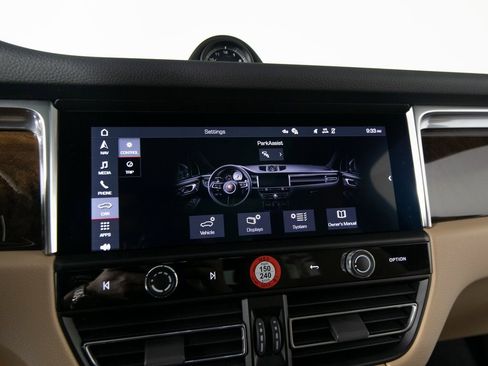 New 2026 Porsche Macan image 25