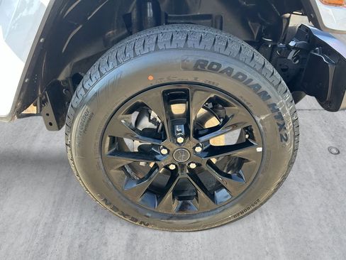 Used 2024 Jeep Wrangler Unlimited Sahara AWD/4WD image 9