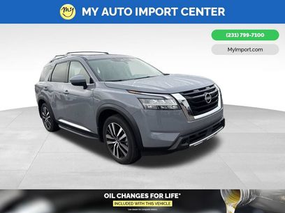 Used 2024 Nissan Pathfinder Platinum w/ Cargo Package