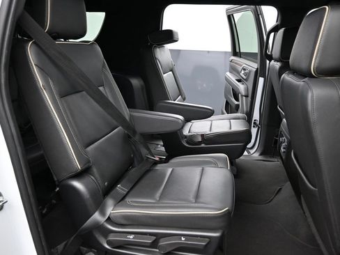 Used 2023 Chevrolet Suburban Premier AWD/4WD image 29
