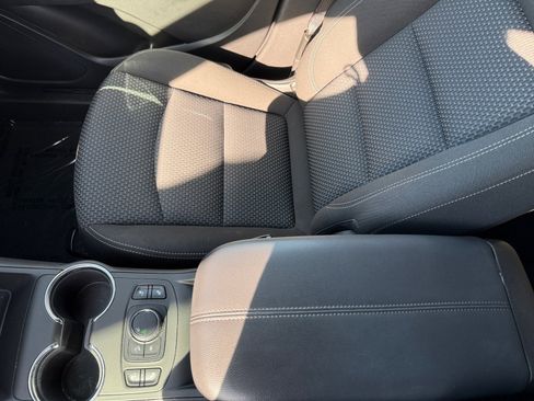 Used 2023 GMC Terrain SLE w/ Driver Convenience Package image 14