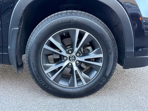 Used 2016 Toyota Highlander XLE image 9