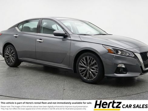 Used 2025 Nissan Altima 2.5 SV image 1