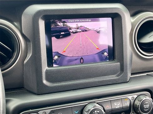 Certified 2023 Jeep Gladiator Sport image 13