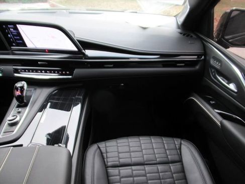 Used 2024 Cadillac Escalade ESV V w/ Heavy-Duty Trailer Package image 17