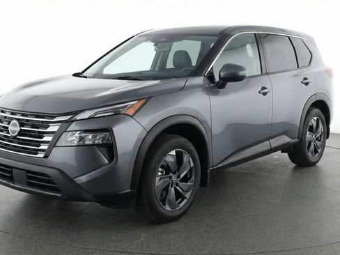 Used 2025 Nissan Rogue SV image 3