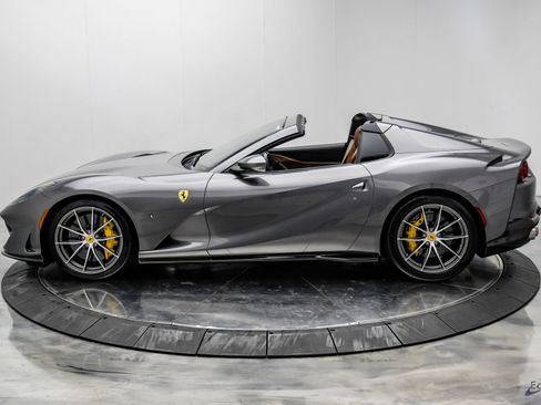 Used 2022 Ferrari 812 GTS RWD image 9