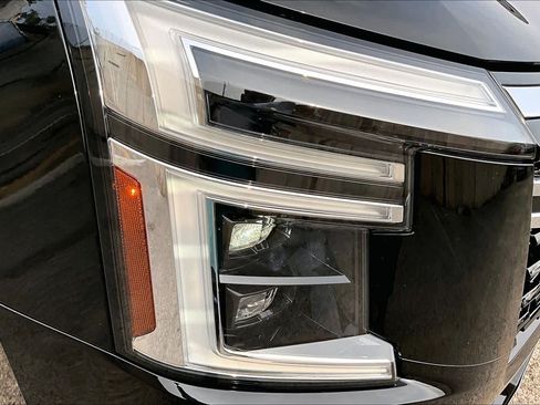 Used 2025 Nissan Armada Platinum Reserve AWD/4WD image 30