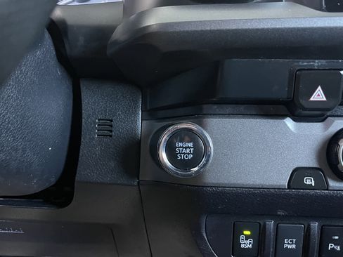 Used 2019 Toyota Tacoma TRD Sport w/ Technology Package RWD image 27