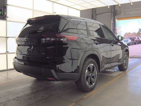 Used 2026 Nissan Rogue SV image 4