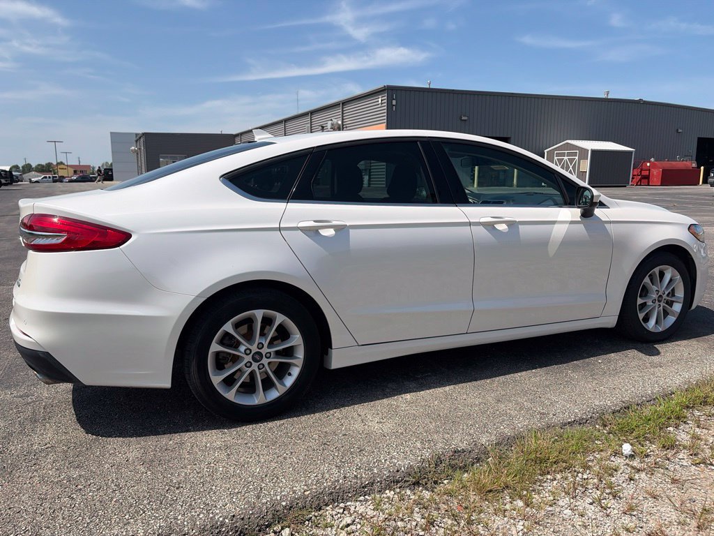 Used 2020 Ford Fusion SE FWD image 4