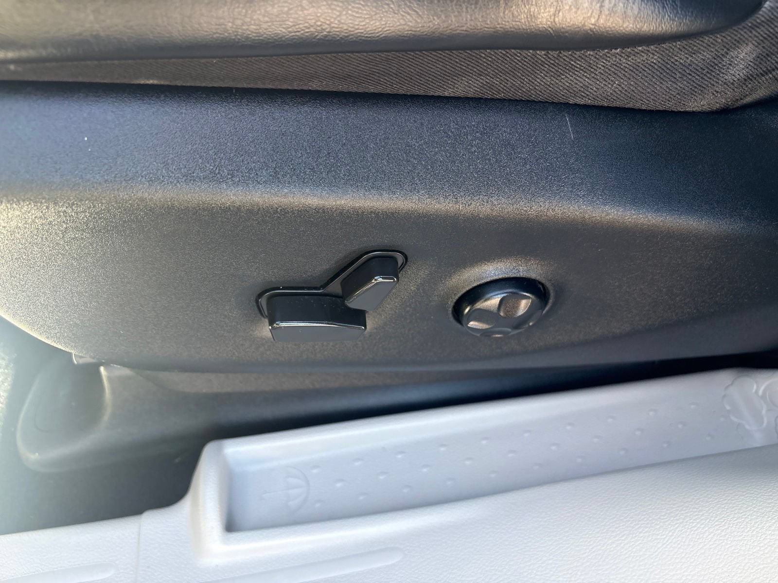 Used 2021 Chrysler Voyager Lxi FWD image 24