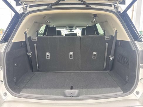 Used 2025 Nissan Pathfinder SL w/ Lighting Package (N92) FWD image 8