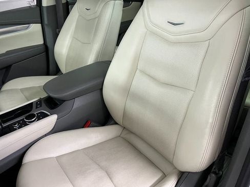 Certified 2022 Cadillac XT5 Premium Luxury image 16