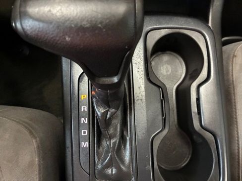 Used 2015 GMC Canyon 2WD Crew Cab w/ Convenience Package image 22