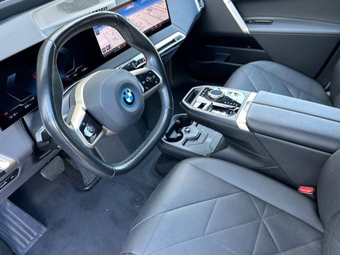 Used 2022 BMW iX xDrive50 w/ Premium Package AWD/4WD image 9