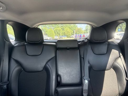 Used 2020 Jeep Cherokee Latitude Plus AWD/4WD image 13