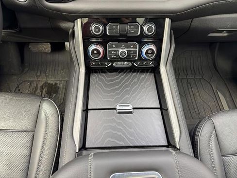 Used 2024 GMC Yukon XL Denali w/ Advanced Technology Package image 21
