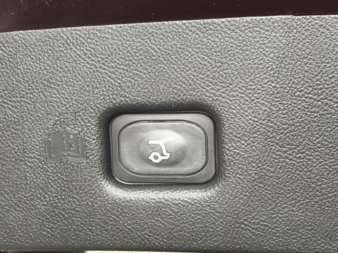 Used 2023 Lincoln Nautilus Reserve w/ Equipment Group 202A image 16