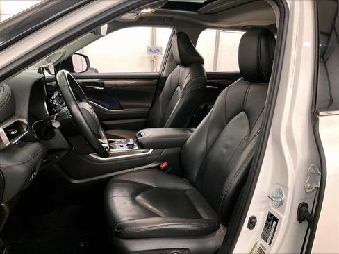 Used 2021 Toyota Highlander Limited AWD/4WD image 24