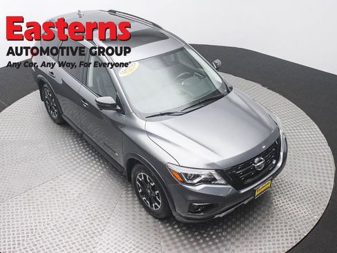 Used 2020 Nissan Pathfinder SL AWD/4WD image 3