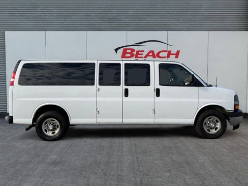 Used 2017 Chevrolet Express 3500 LT w/ LT Preferred Equipment Group image 5