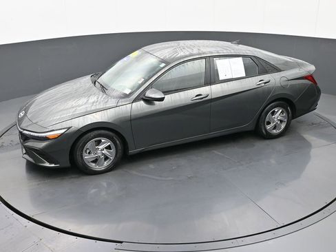 Certified 2024 Hyundai Elantra SE image 39