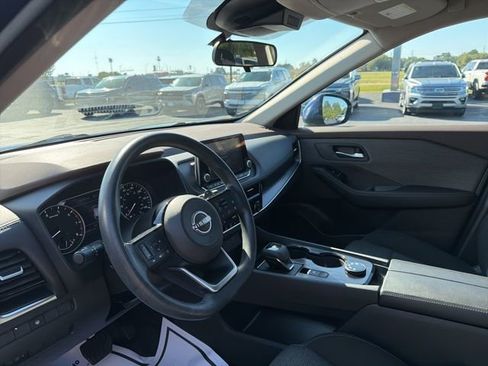 Used 2022 Nissan Rogue SV image 6