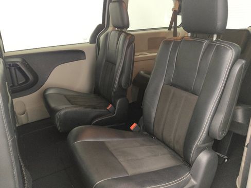 Used 2019 Dodge Grand Caravan SXT image 18