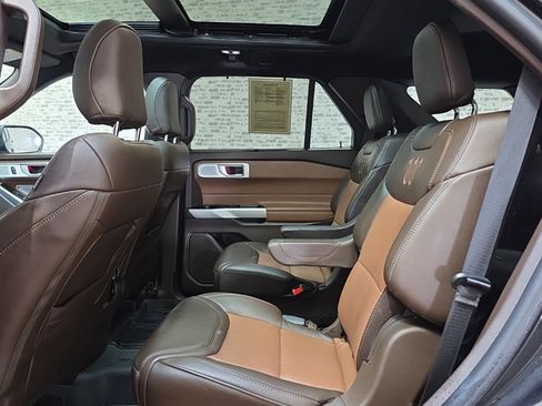 Used 2022 Ford Explorer King Ranch w/ Premium Technology Package image 17