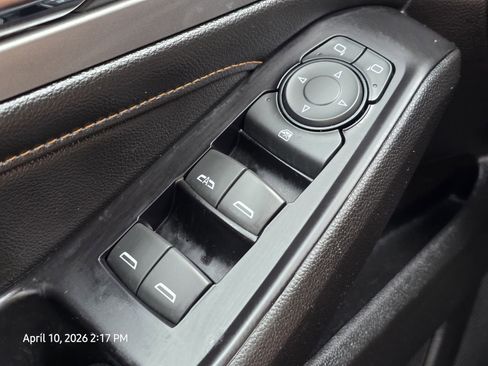 Used 2018 Chevrolet Traverse LT image 32