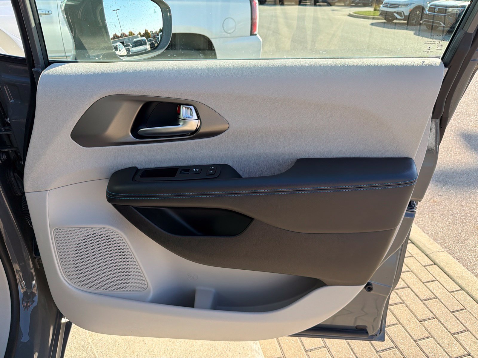 Used 2021 Chrysler Pacifica Touring w/ Cold Weather Group FWD image 51