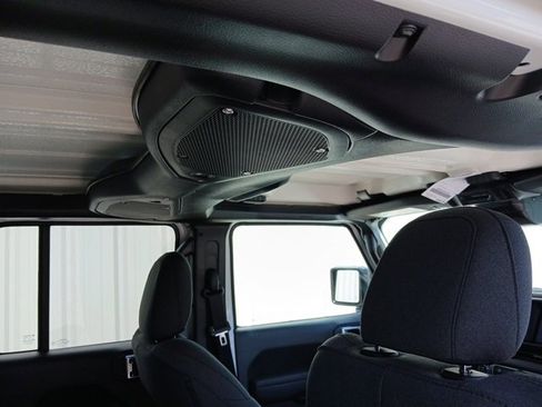 New 2025 Jeep Gladiator Sport image 18