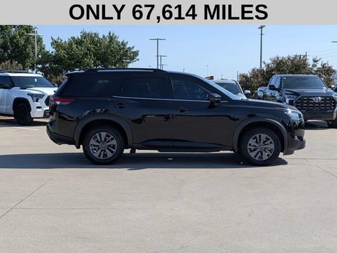 Used 2024 Nissan Pathfinder SV FWD image 4
