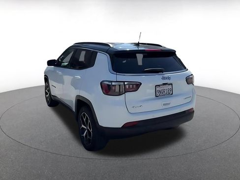 Used 2025 Jeep Compass Limited AWD/4WD image 9