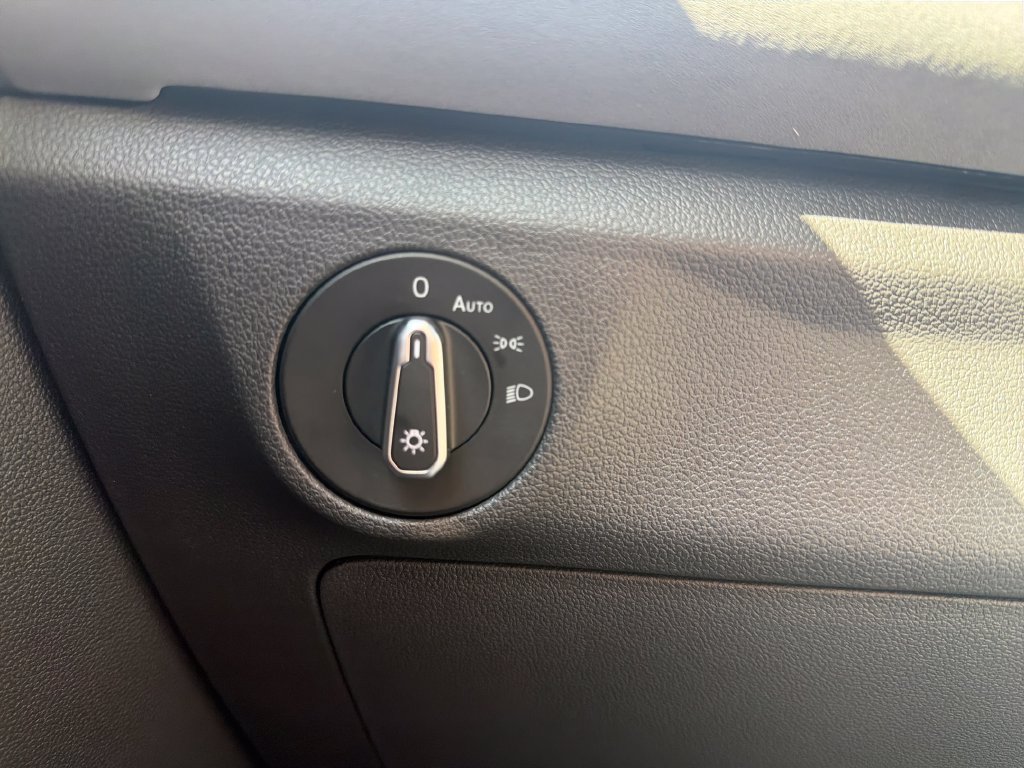 Certified 2025 Volkswagen Jetta SE FWD image 18