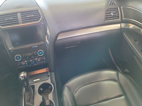 Used 2019 Ford Explorer XLT w/ Equipment Group 202A FWD image 18