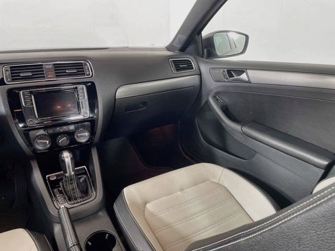Used 2016 Volkswagen Jetta Sport FWD image 24