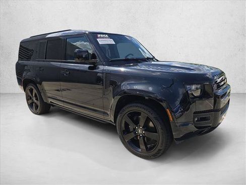 Used 2025 Land Rover Defender 130 X-Dynamic SE AWD/4WD image 3