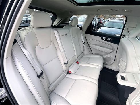 Certified 2023 Volvo XC60 B5 Plus w/ Protection Package Premier image 19