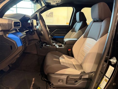 Used 2025 Toyota Tacoma TRD Off-Road image 27