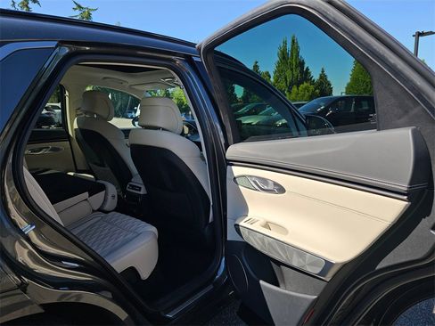 Used 2025 Genesis GV70 3.5T Sport w/ Sport Advanced Package image 14