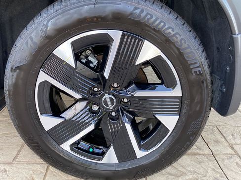 Certified 2025 Nissan Kicks SV AWD/4WD image 15