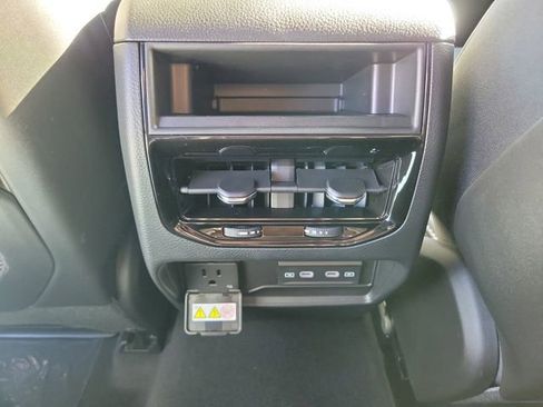 New 2026 Jeep Grand Cherokee Altitude image 9