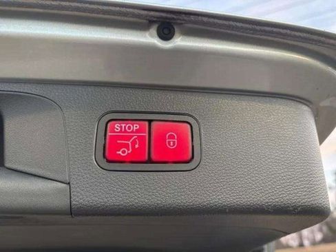 Used 2018 Mercedes-Benz GLC 300 4MATIC image 29