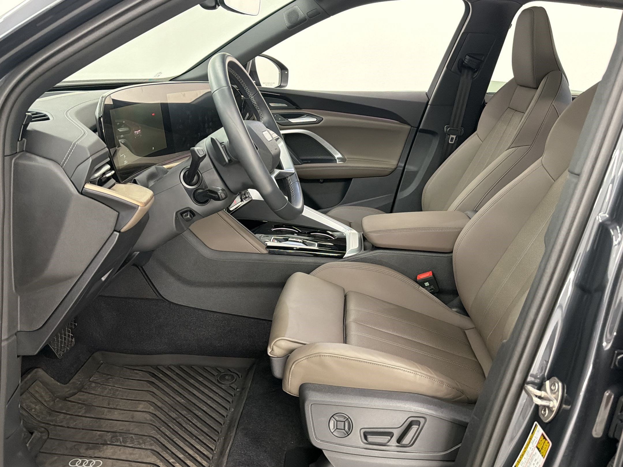 Used 2025 Audi Q5 Premium Plus w/ Premium Plus AWD/4WD image 28