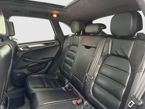 Used 2015 Porsche Macan Turbo AWD/4WD image 36